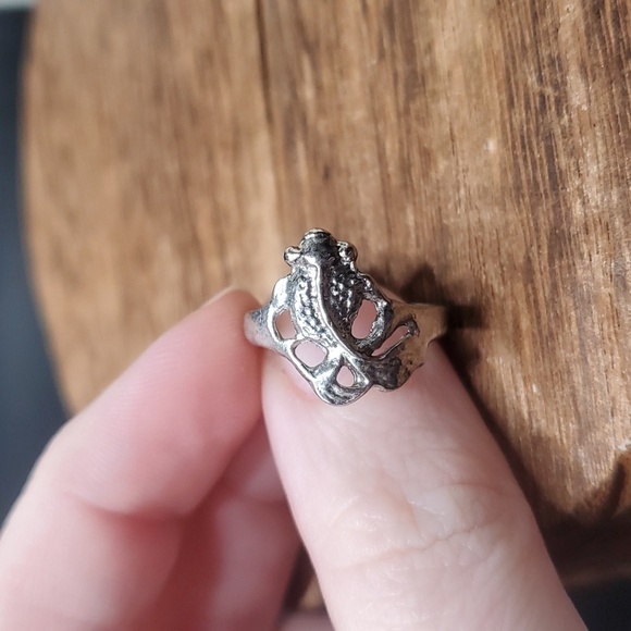 Size 5.5 R745 fish in a stream ring - Picture 1 of 2